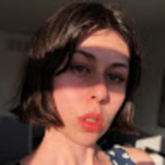 Meet your Posher, Sarah - Picture 1 of 1